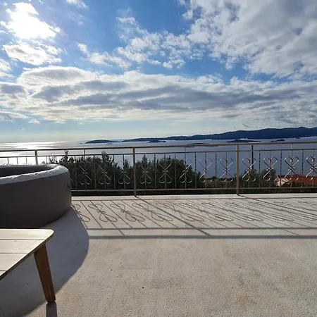 Villa More