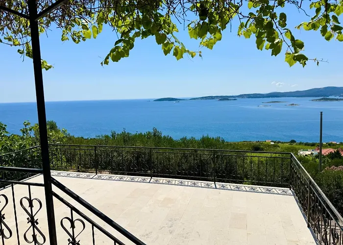 Villa More