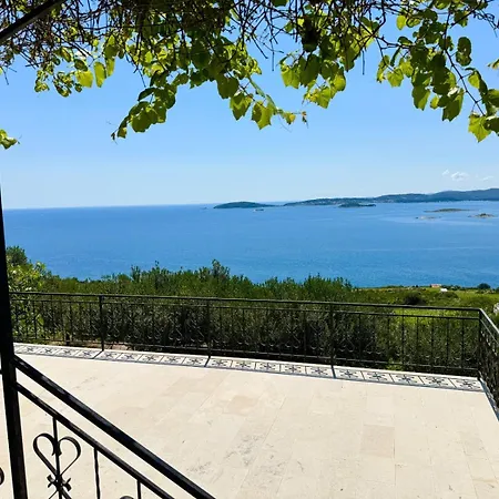 Villa More